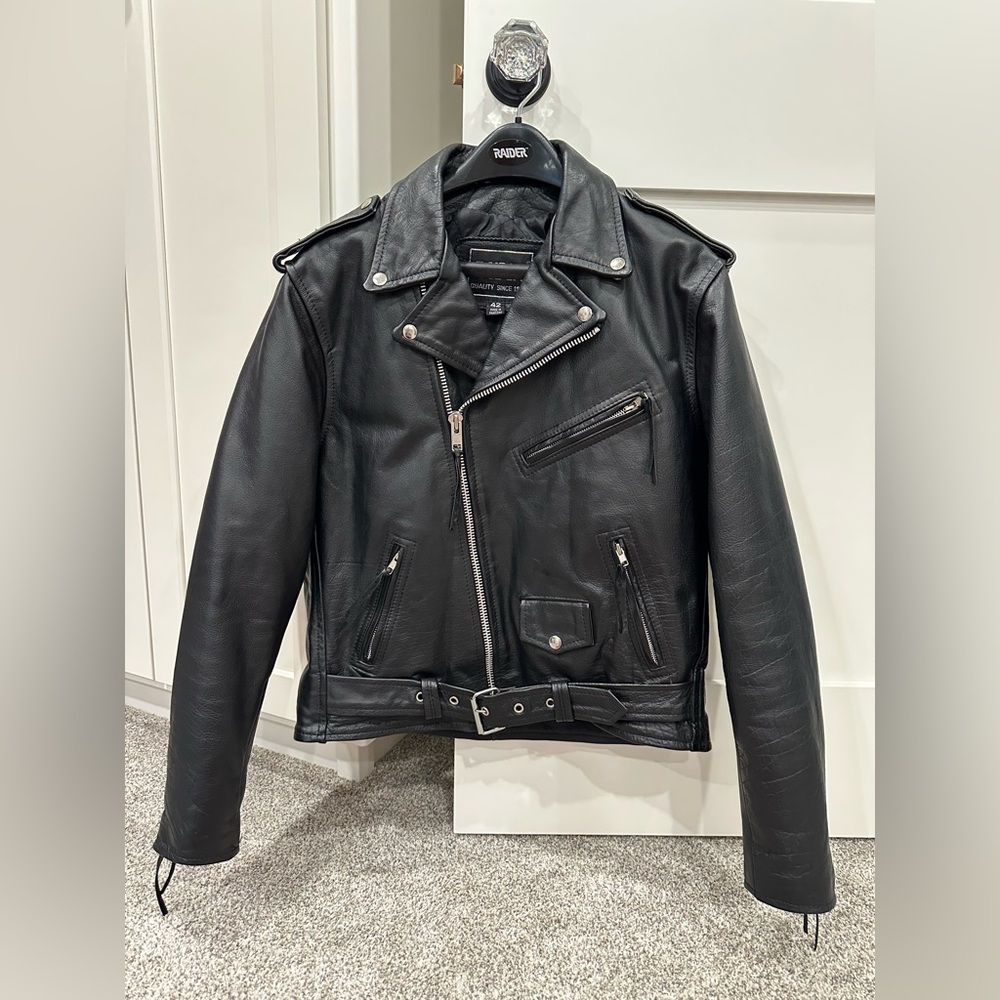 Raider Black Leather Motorcycle Jacket Quilted Lining Size 42 (Large) Unisex